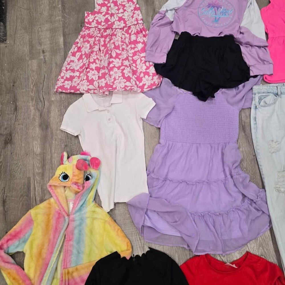Lot of girls clothing - Picture 5 of 8